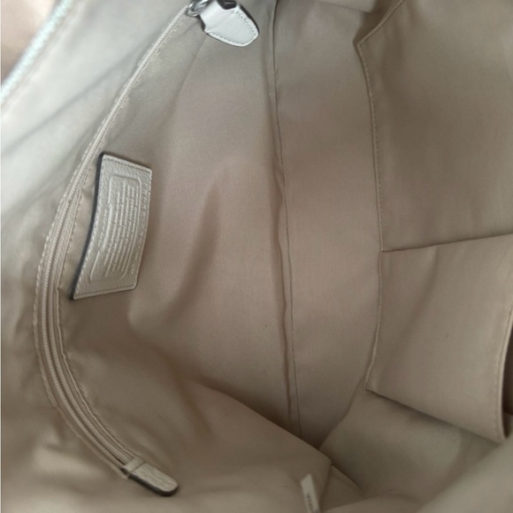 Authentic COACH cream color leather crossbody bag - Picture 4 of 7